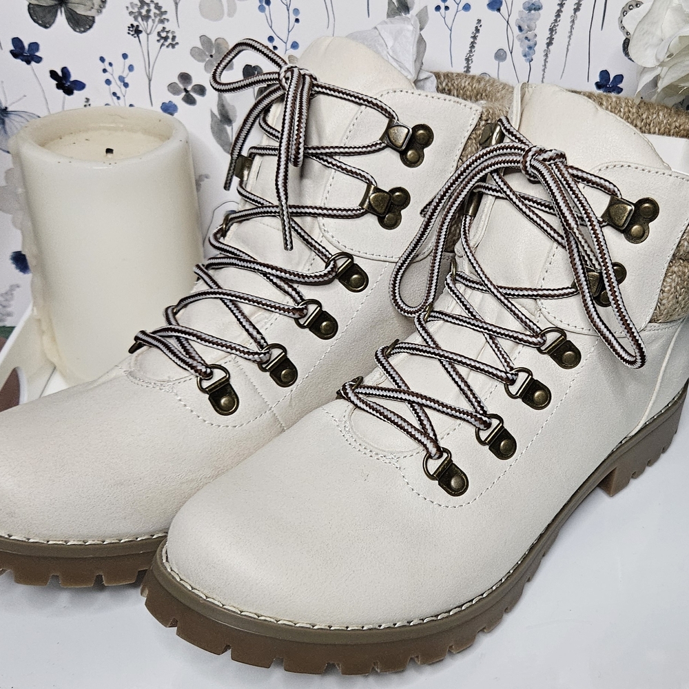 Women's Cliff Boot Lace-Up By White Mountain size 10